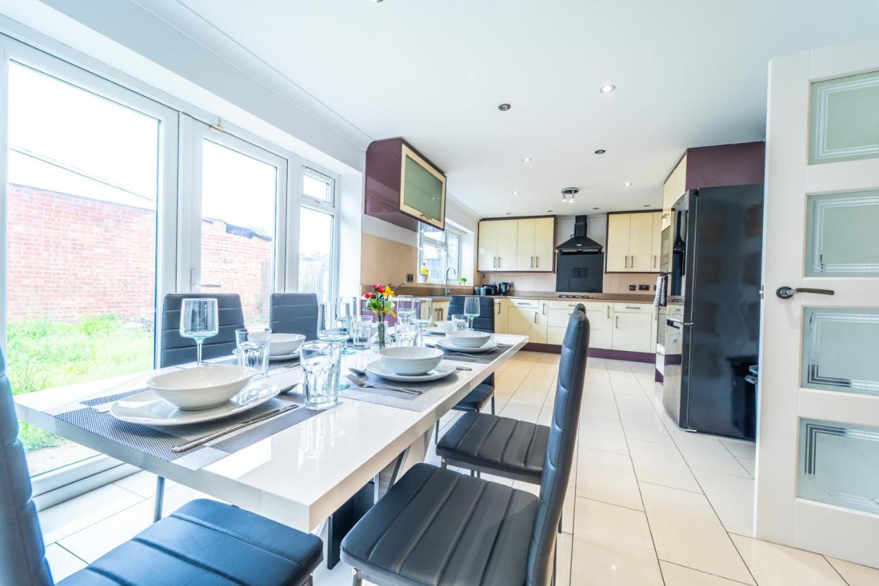 Modern Spacious 4 Bed Hayes Home With Free Parking Екстериор снимка