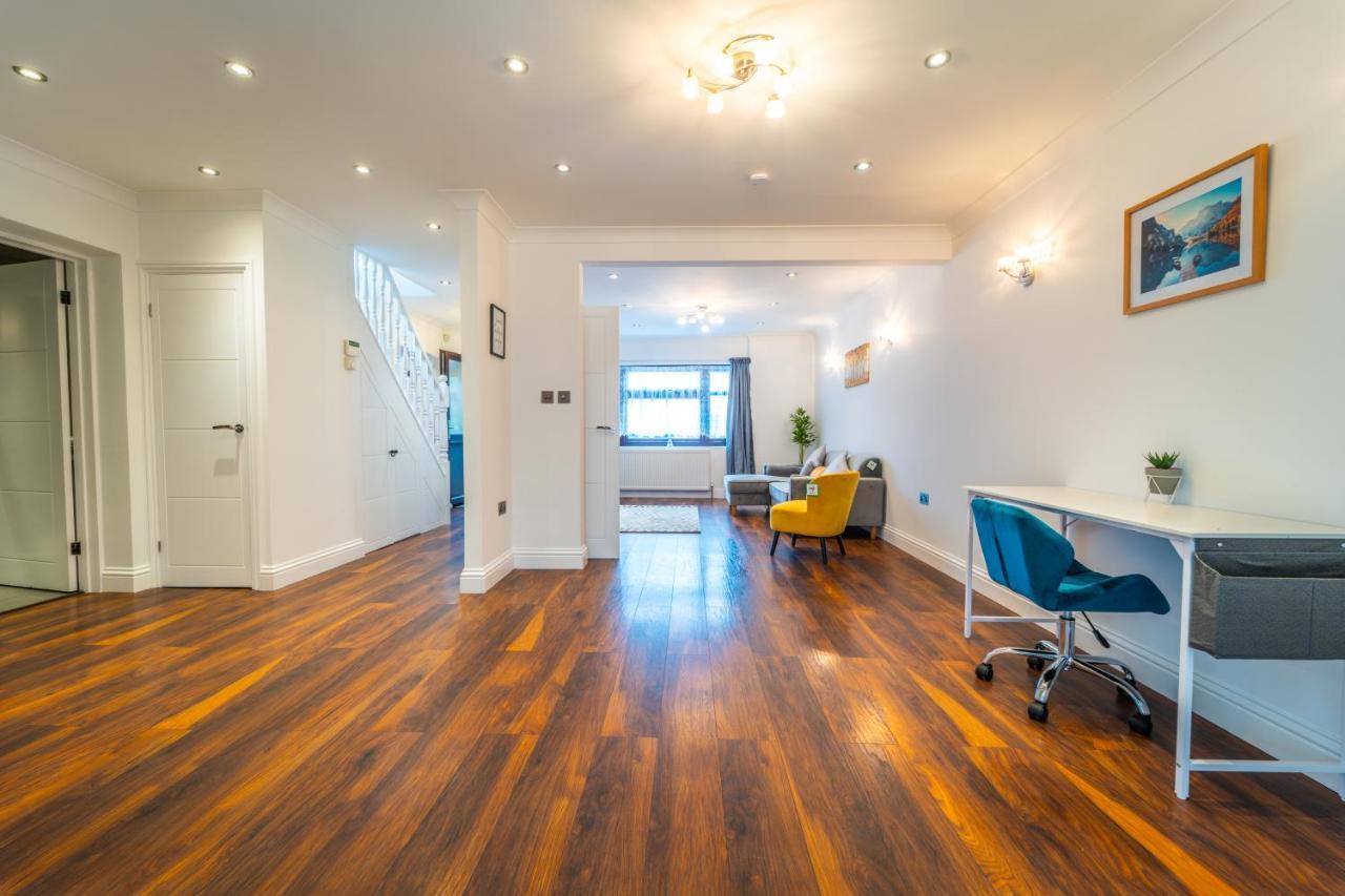 Modern Spacious 4 Bed Hayes Home With Free Parking Екстериор снимка