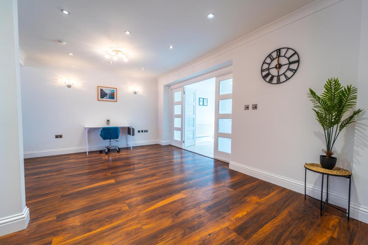 Modern Spacious 4 Bed Hayes Home With Free Parking Екстериор снимка