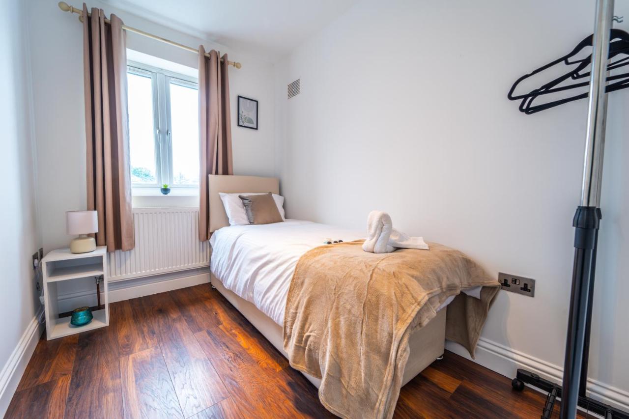 Modern Spacious 4 Bed Hayes Home With Free Parking Екстериор снимка