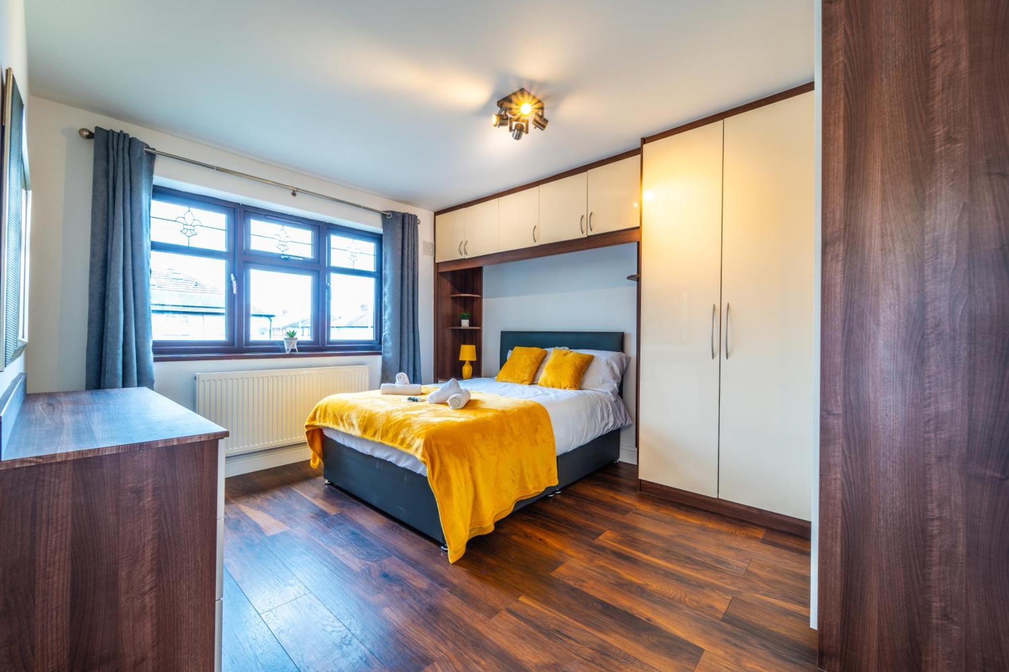 Modern Spacious 4 Bed Hayes Home With Free Parking Екстериор снимка
