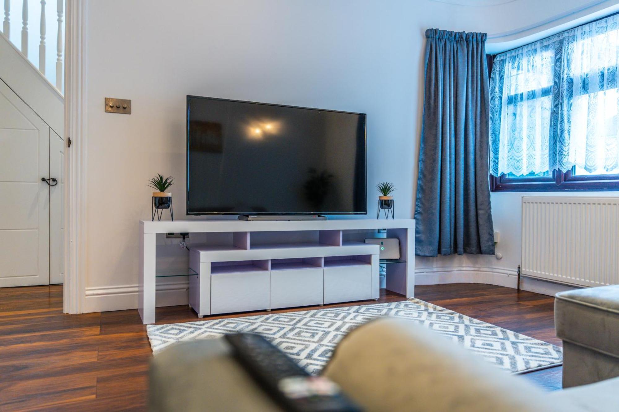 Modern Spacious 4 Bed Hayes Home With Free Parking Екстериор снимка